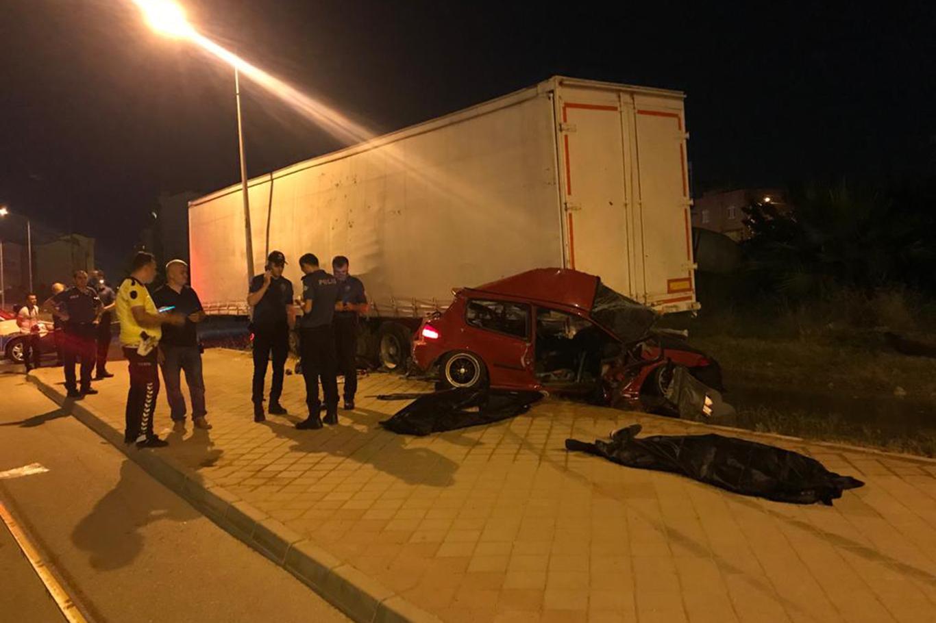 Su birikintisi kazaya neden oldu: 2 ölü
