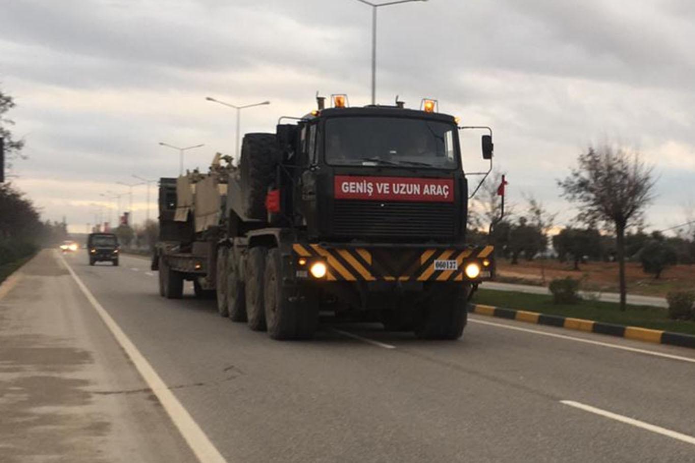 Suriye sınırına askeri sevkiyat sürüyor 