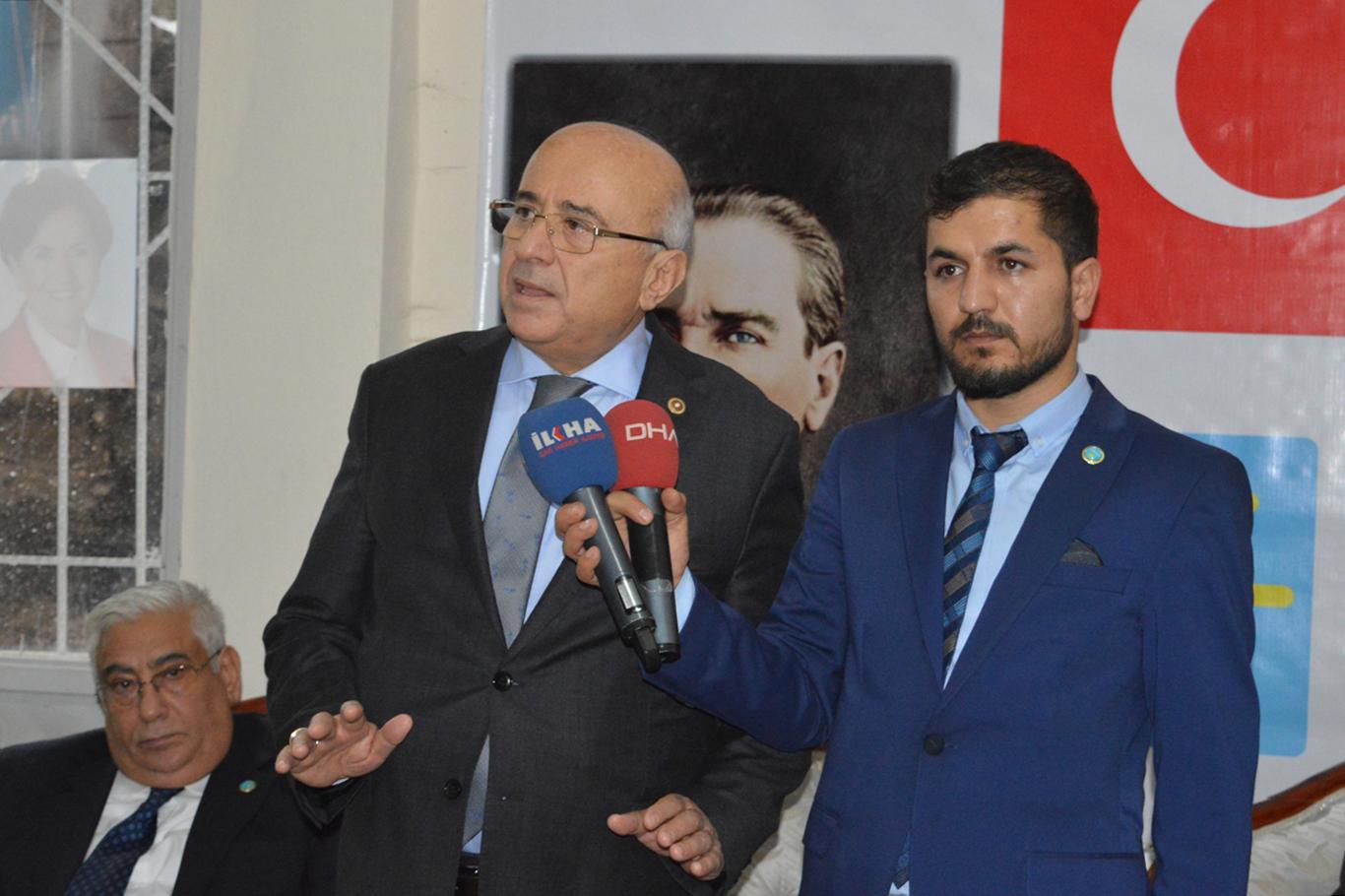 "Suriyelileri mutlaka Türkiye’den çıkarmak zorundayız"