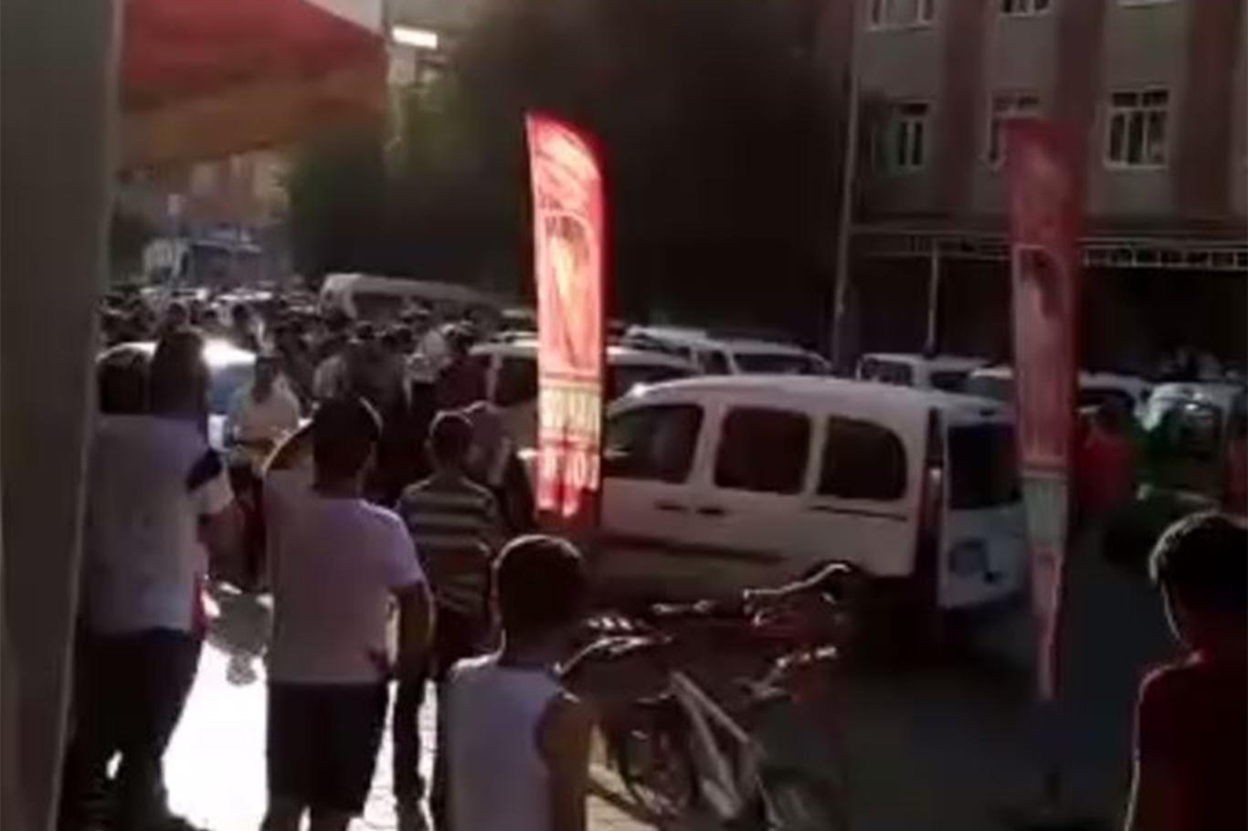 Taciz iddiası ortalığı karıştırdı: 3 yaralı