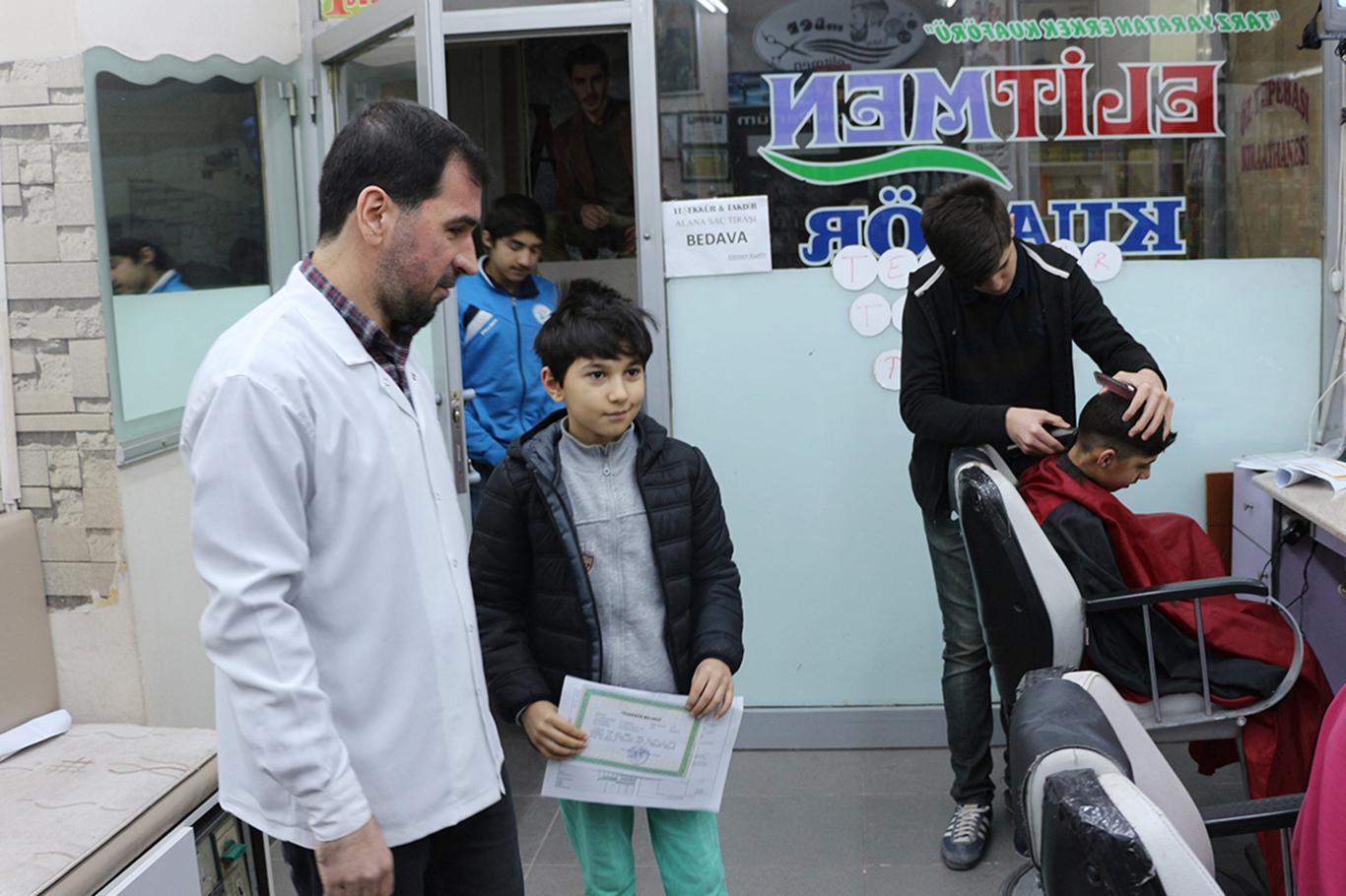 Takdir veya teşekkür belgesini getirene bedava tıraş