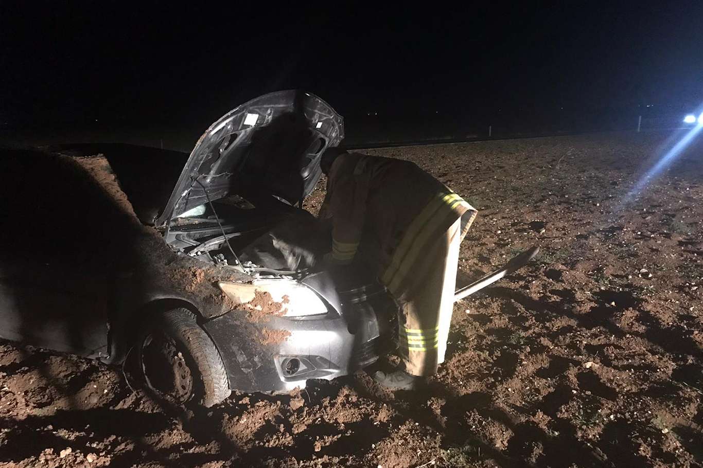 Takla atan otomobilden emniyet kemeri sayesinde yara almadan kurtuldu