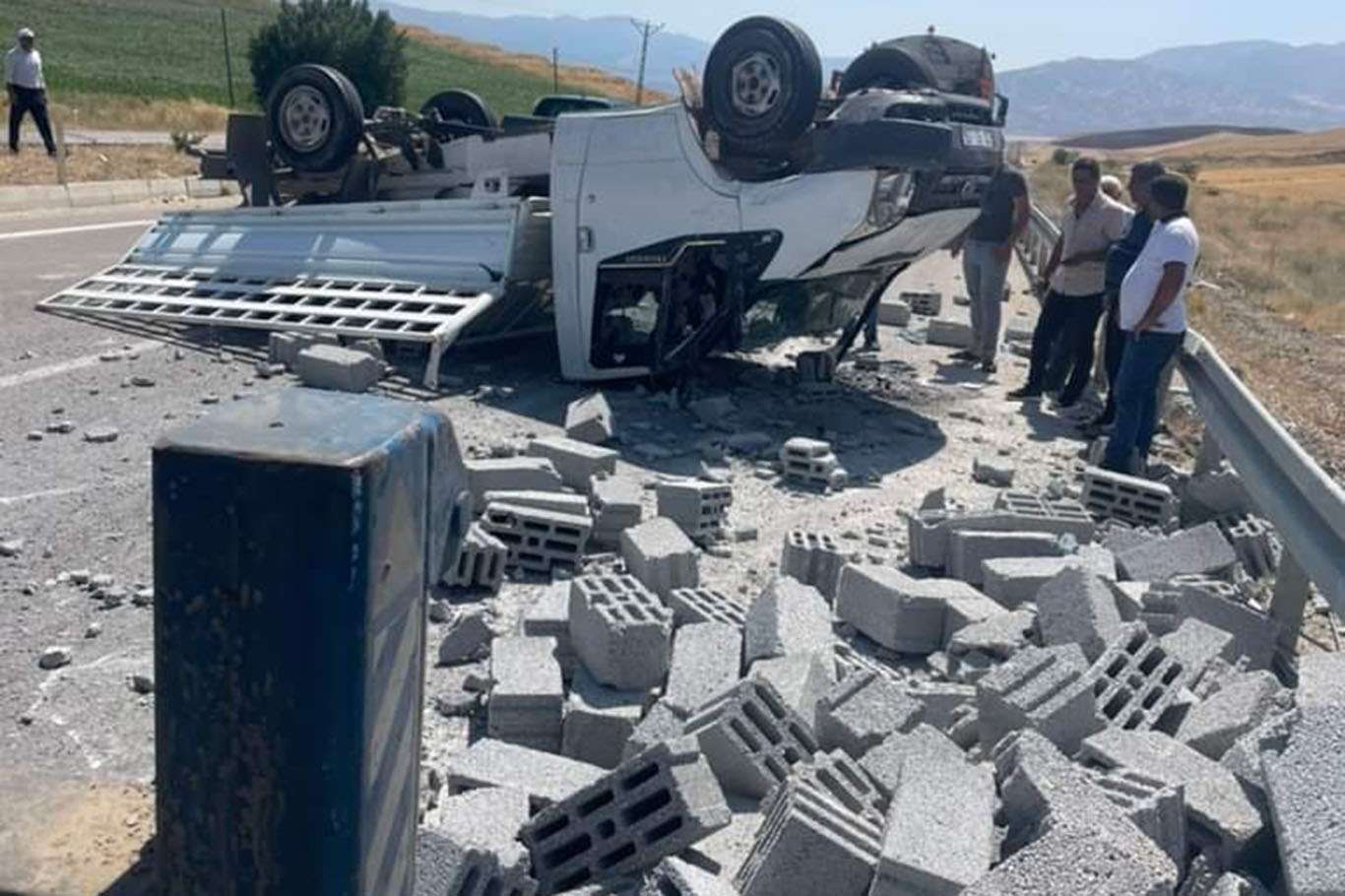 ​Taksi ile bims yüklü pikap çarpıştı: Bir ölü bir yaralı