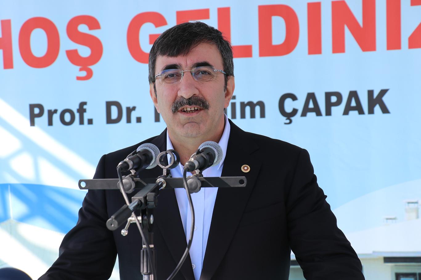 "Tarihi değerleriyle barışık bir nesil ile geleceğe yürümek zorundayız"