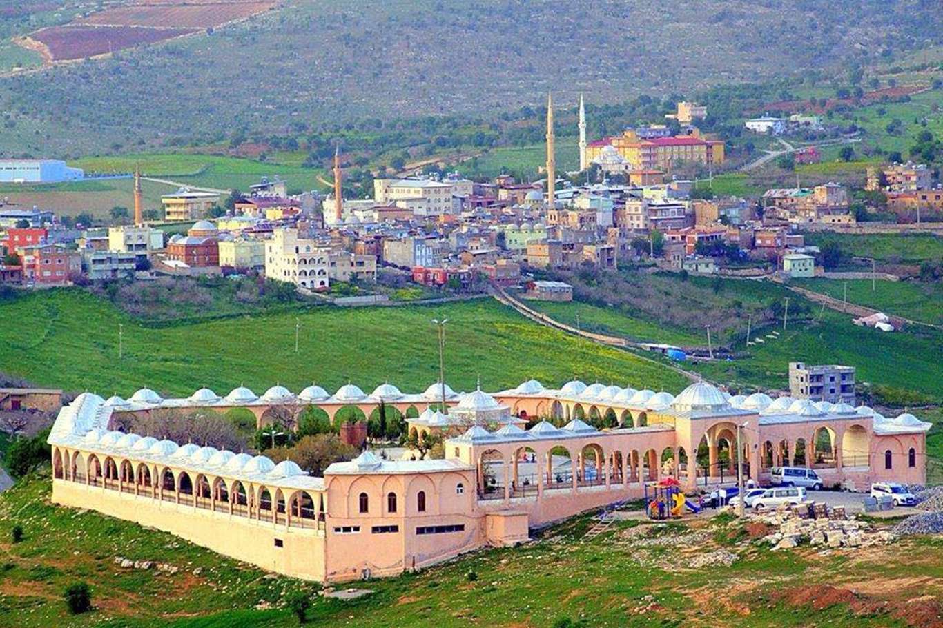 Tillo Kubbe–i Hasiye Türbesi'ne ait tuvaletlerin bakımsızlığı tepkilere neden oldu