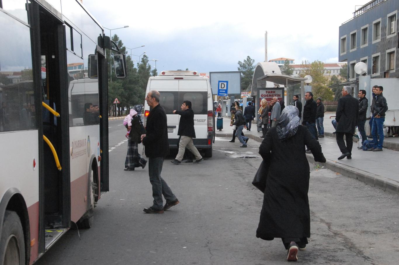 Toplu ulaşım araçlarının yetersizliği halkı mağdur ediyor
