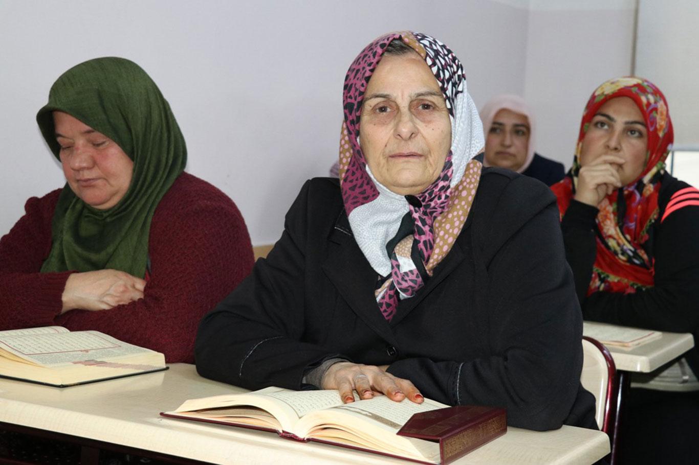 Torun sahibi ninelerin Kur'an-ı Kerim öğrenme aşkı