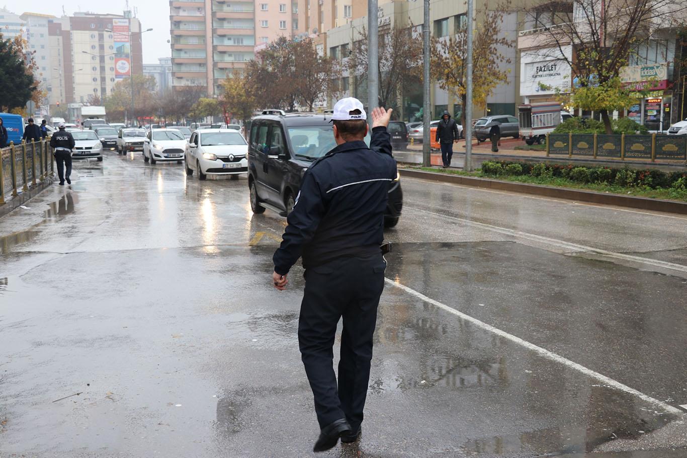 Trafik denetimlerinde 602 sürücüye para cezası