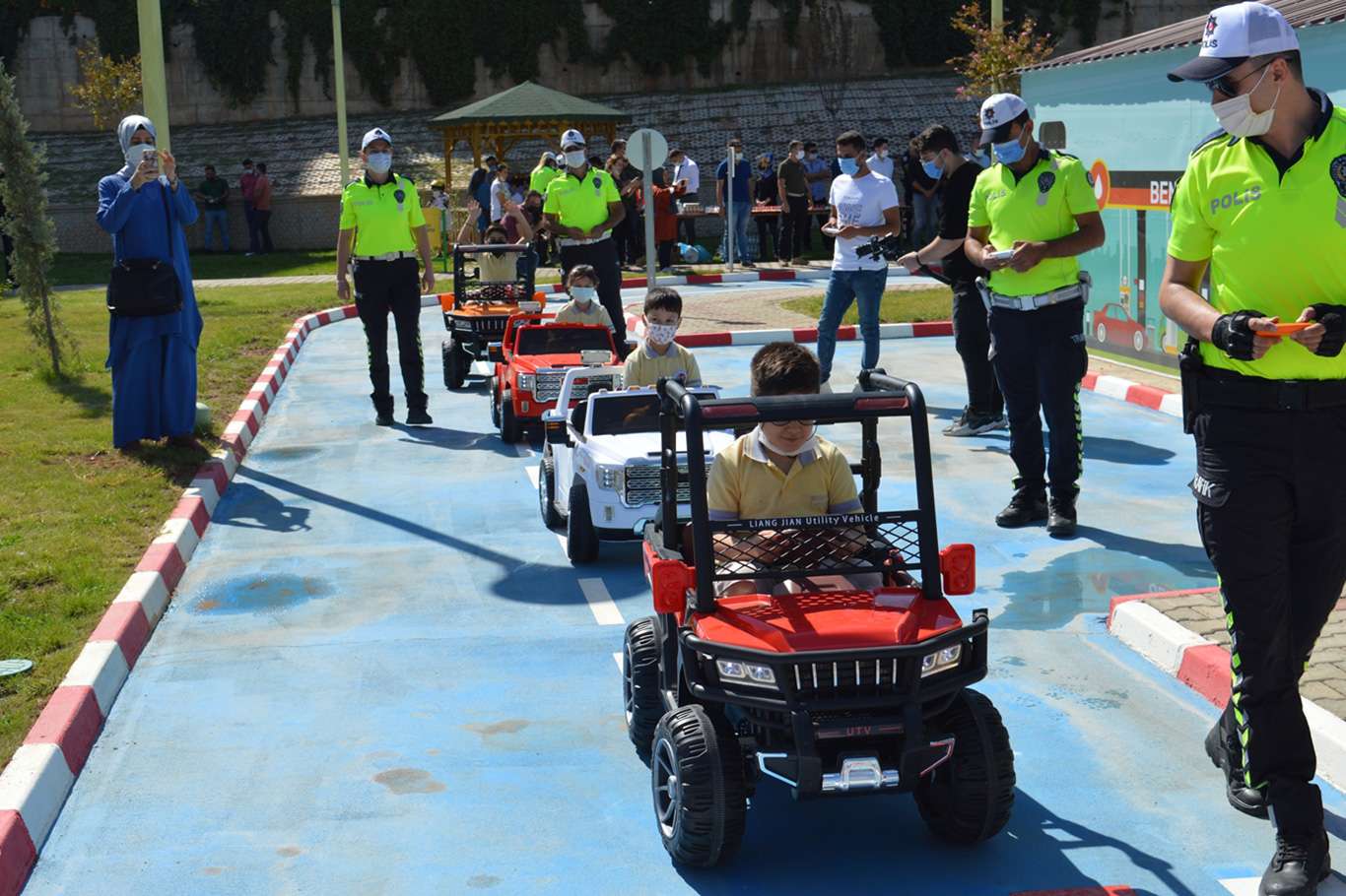 Trafik Parkı'nda öğrenciler hem eğlendi hem öğrendi