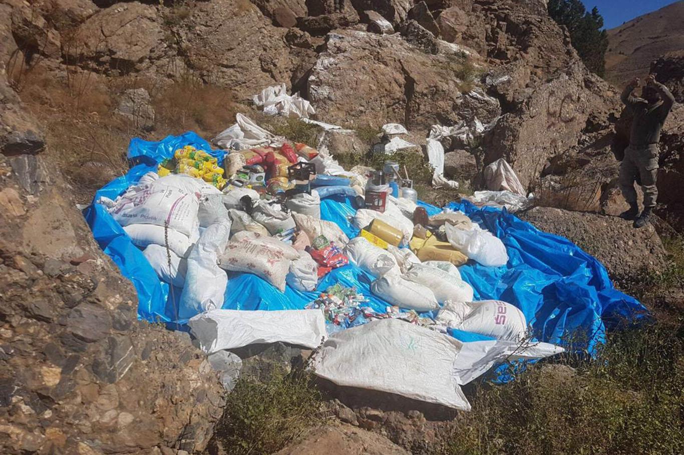 Tunceli’de 3 ayrı sığınakta çok miktarda yaşam malzemesi ele geçirildi