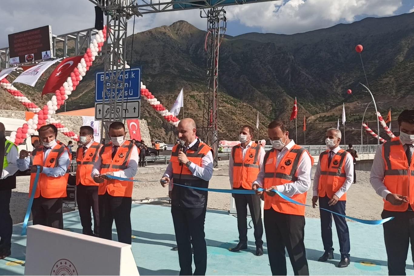 Türkiye’nin en yüksek köprüsü Botan Çayı Beğendik Köprüsü’nün açılışı yapıldı