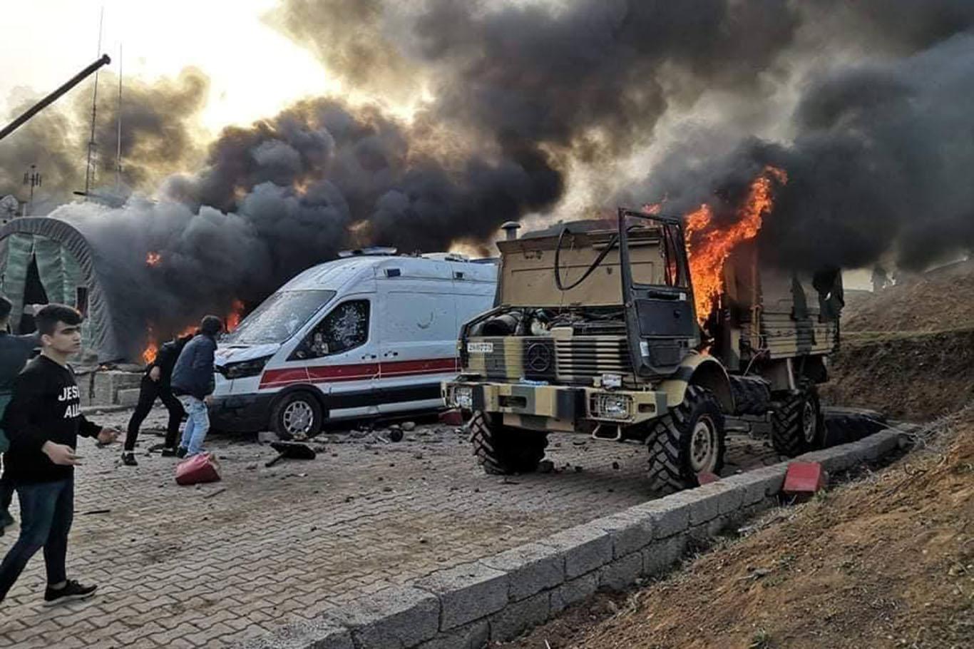 Türkiye'ye ait askeri üs yakıldı