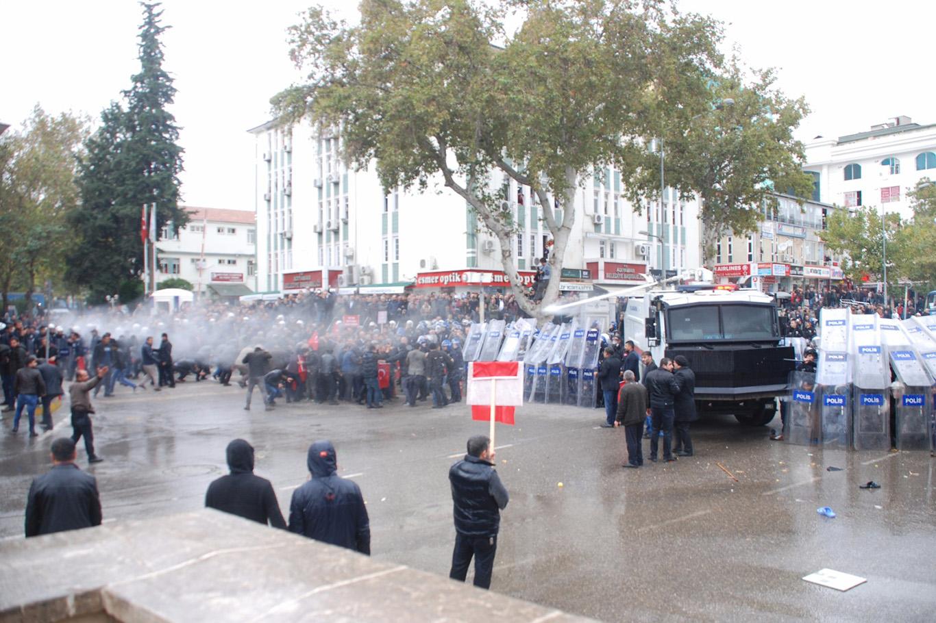 Tütün üreticilerine polis müdahalesi