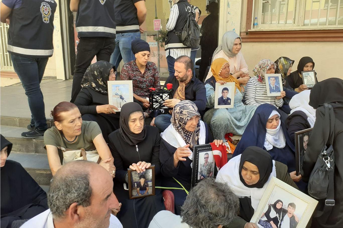  UHIM: Annelik tüm siyasi hesapların üstündedir