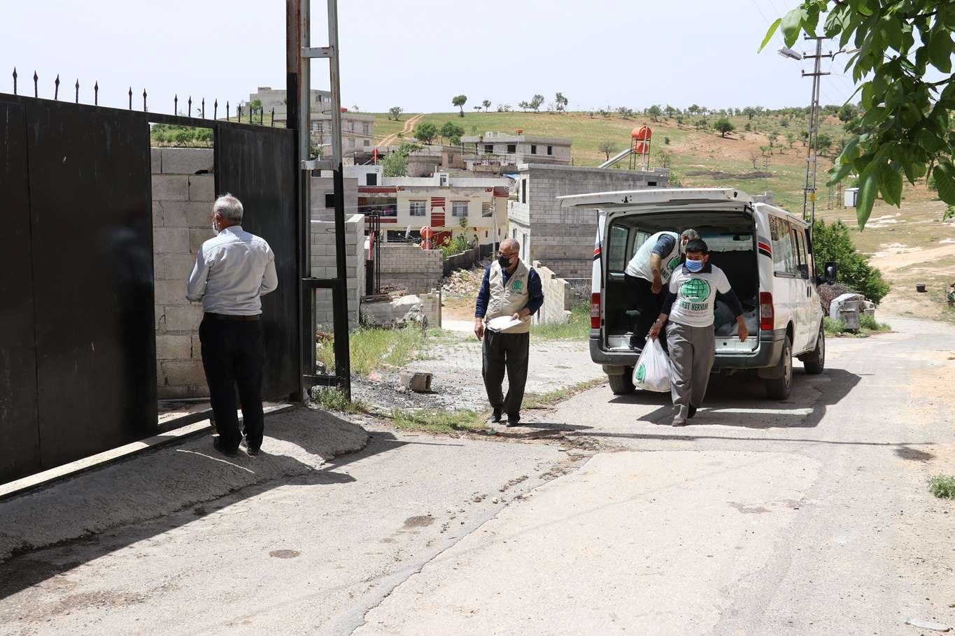Umut Kervanı tam kapanmada da ihtiyaç sahiplerini unutmuyor