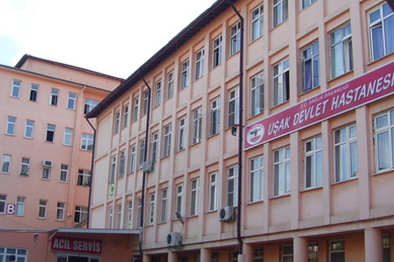 Uşak'ta alkollü sürücü durağa daldı: 3 ölü