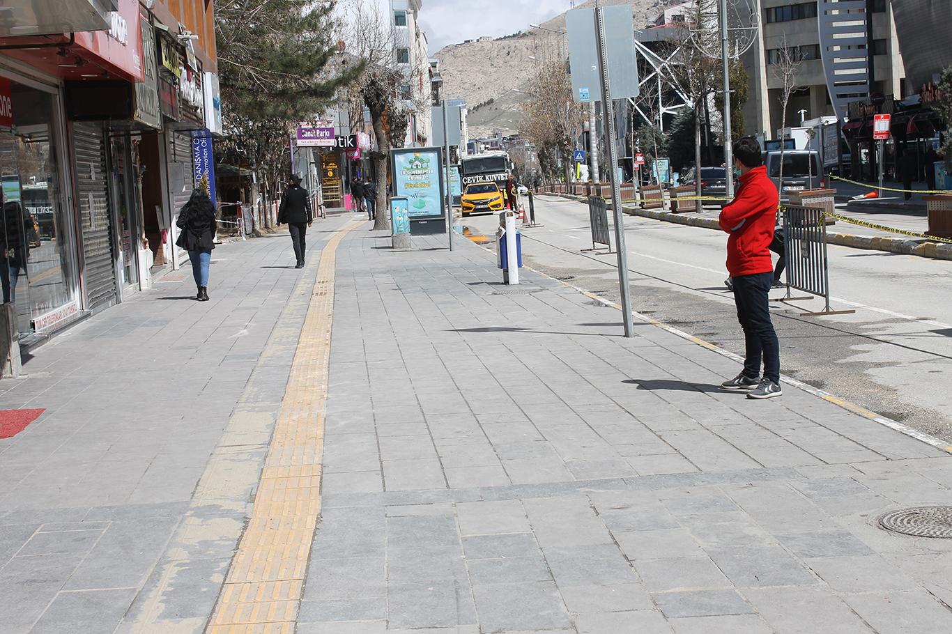 Van’da halk evde kaldı