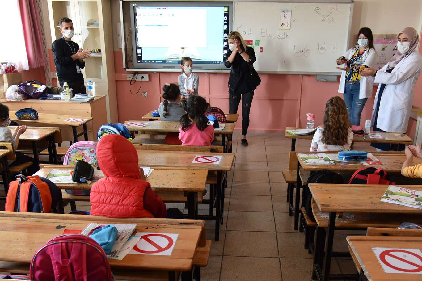Van’da,  sağlıkçılardan öğretmen ve öğrencilere Coronavirus eğitimi
