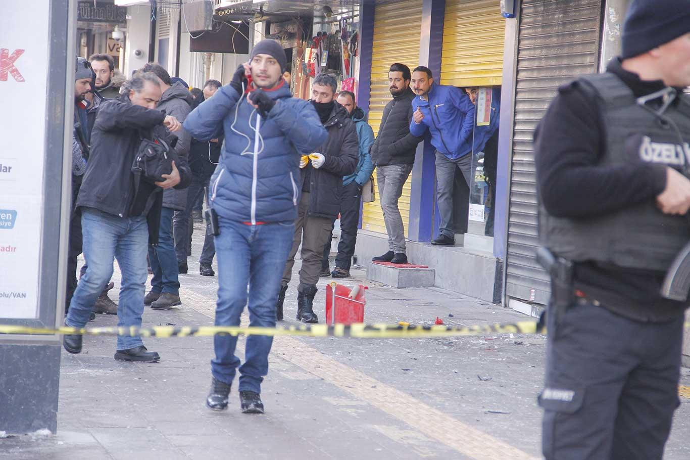 Van'da şüpheli çanta paniğe neden oldu