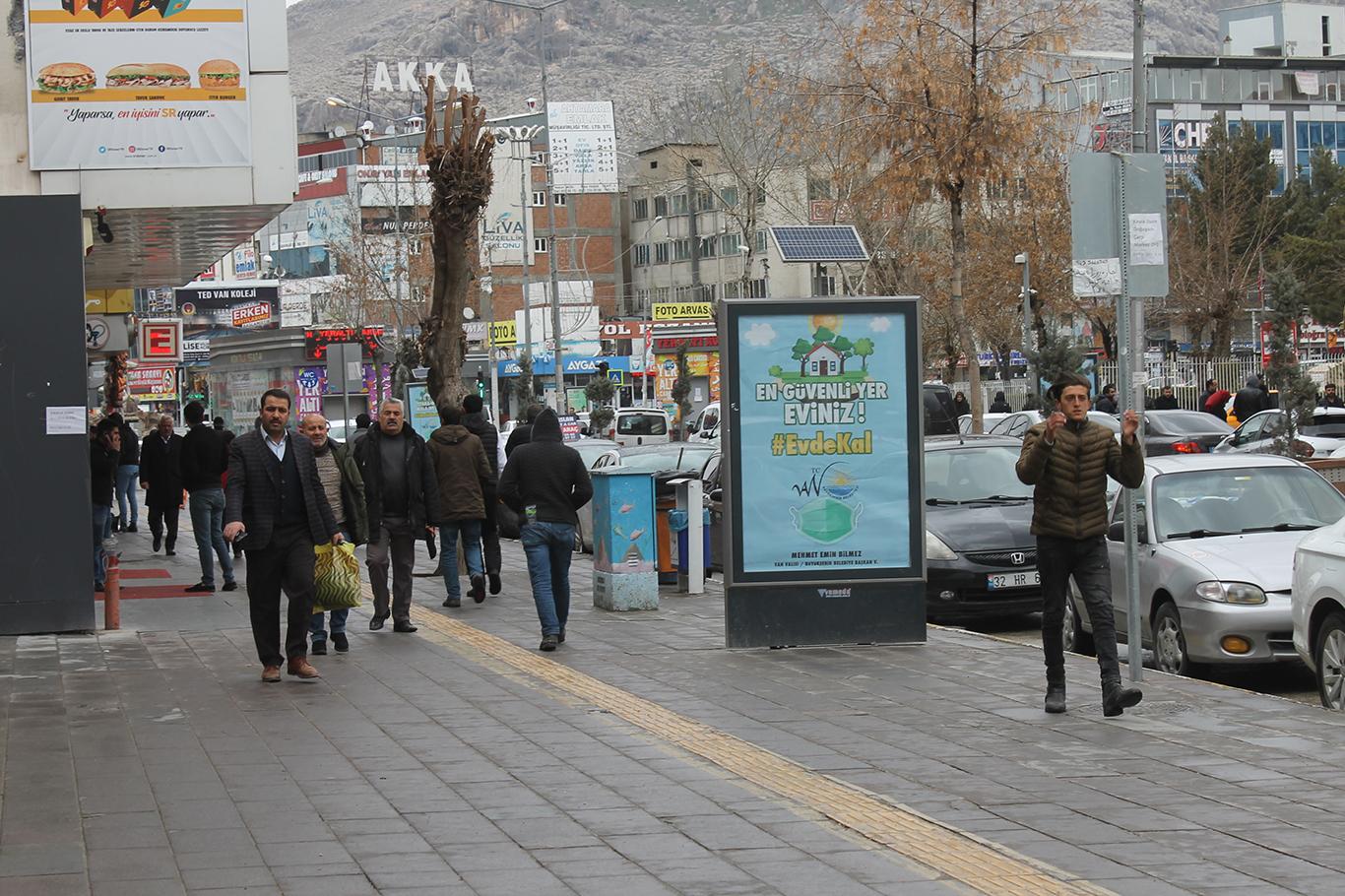 Van halkı yapılan uyarıları dikkate almıyor