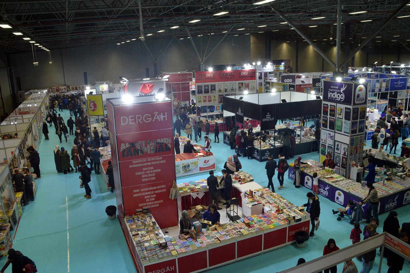 ​Van Kitap Fuarı'nda hafta sonu yoğunluğu