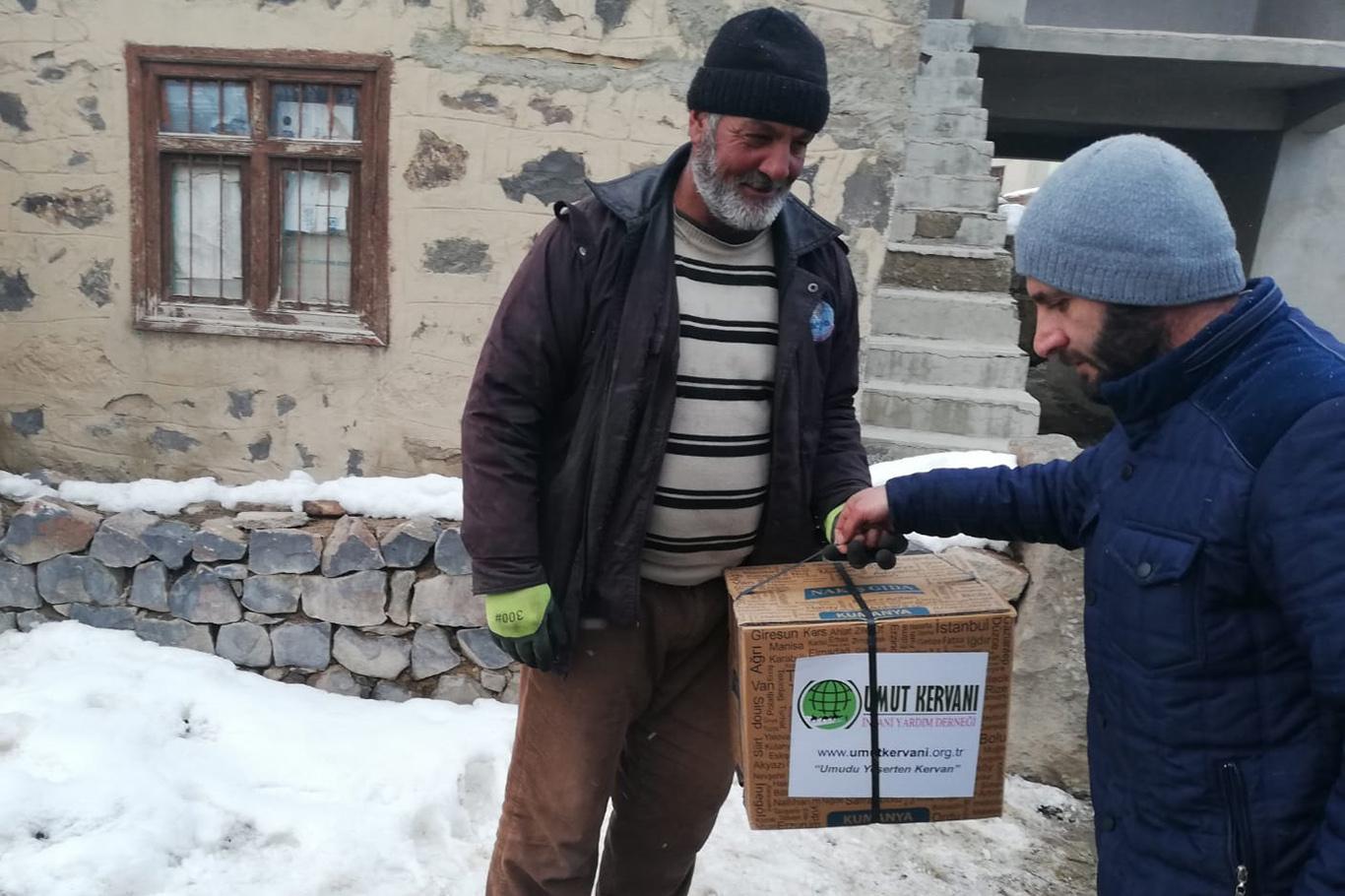 Van Umut Kervanı, depremzedelere yardımlarını sürdürüyor