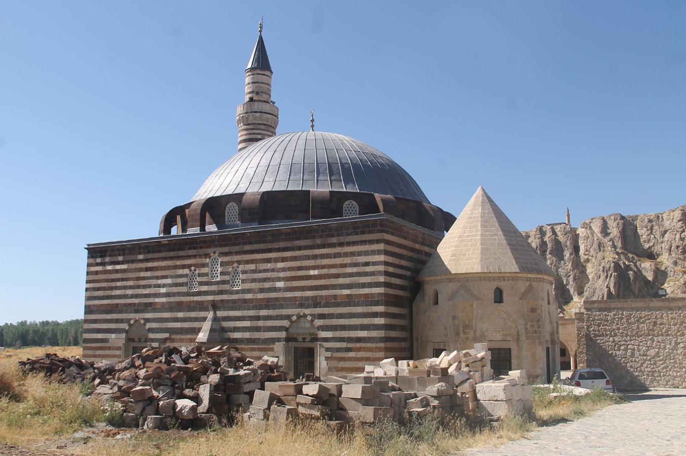 Van’ın tarihi camilerinde restorasyon çalışması