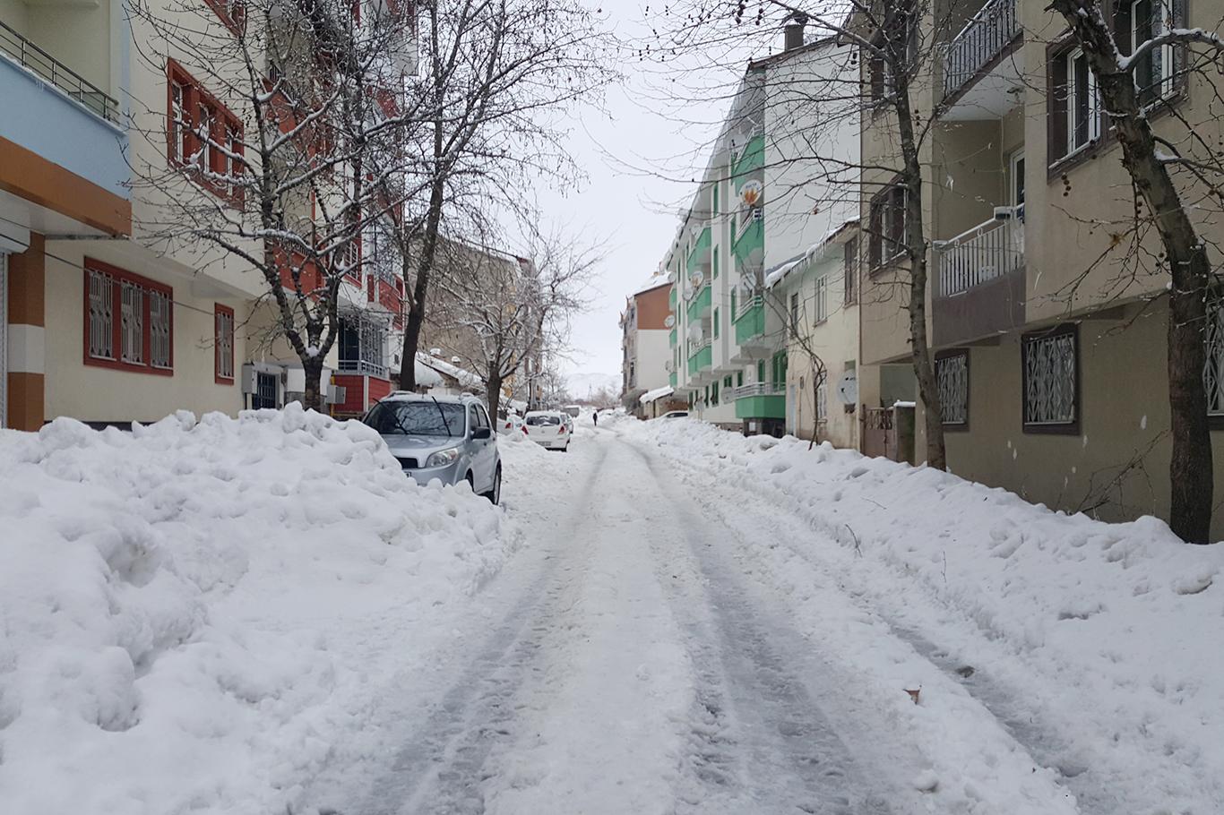 Yalnız yaşayan yaşlı evinde ölü bulundu