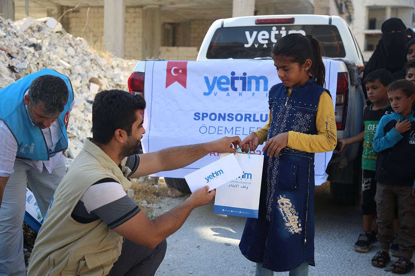 Yetim Vakfı'ndan binlerce yetime destek