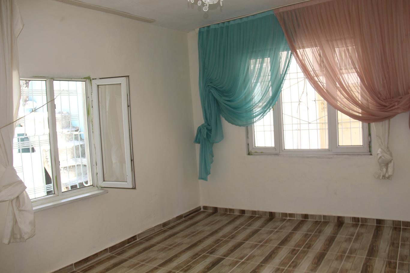 Yetimler Vakfı bir yetim ailenin daha evini onardı