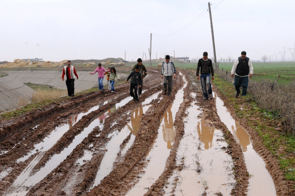 'Yetkililer bu köyün sorunları ile ilgilenmiyor'