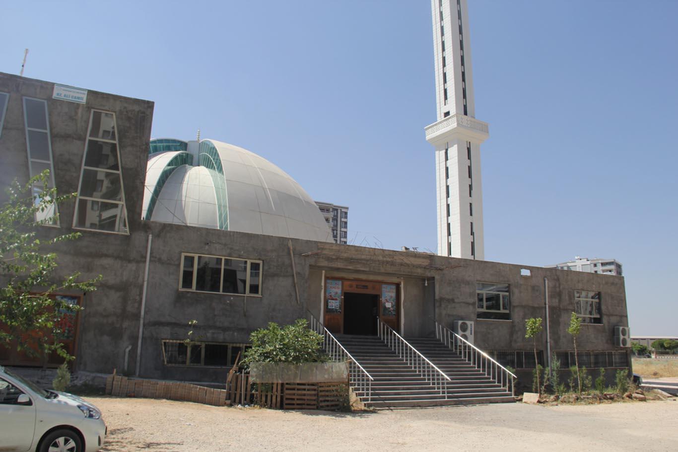 Yıllardır tamamlanamayan cami hayırseverlerin yardımını bekliyor