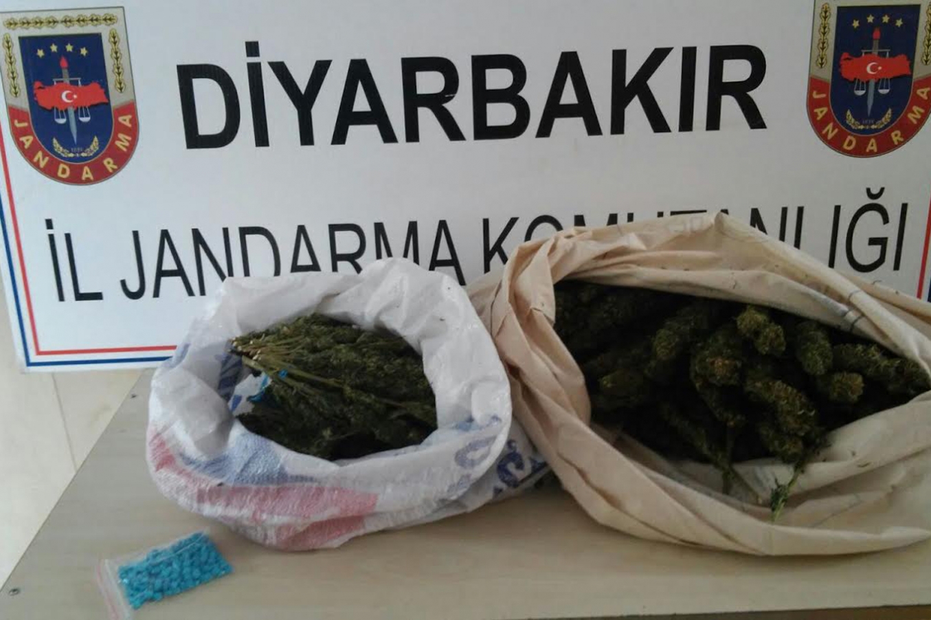 Yol kontrolünde uyuşturucu ele geçirildi  