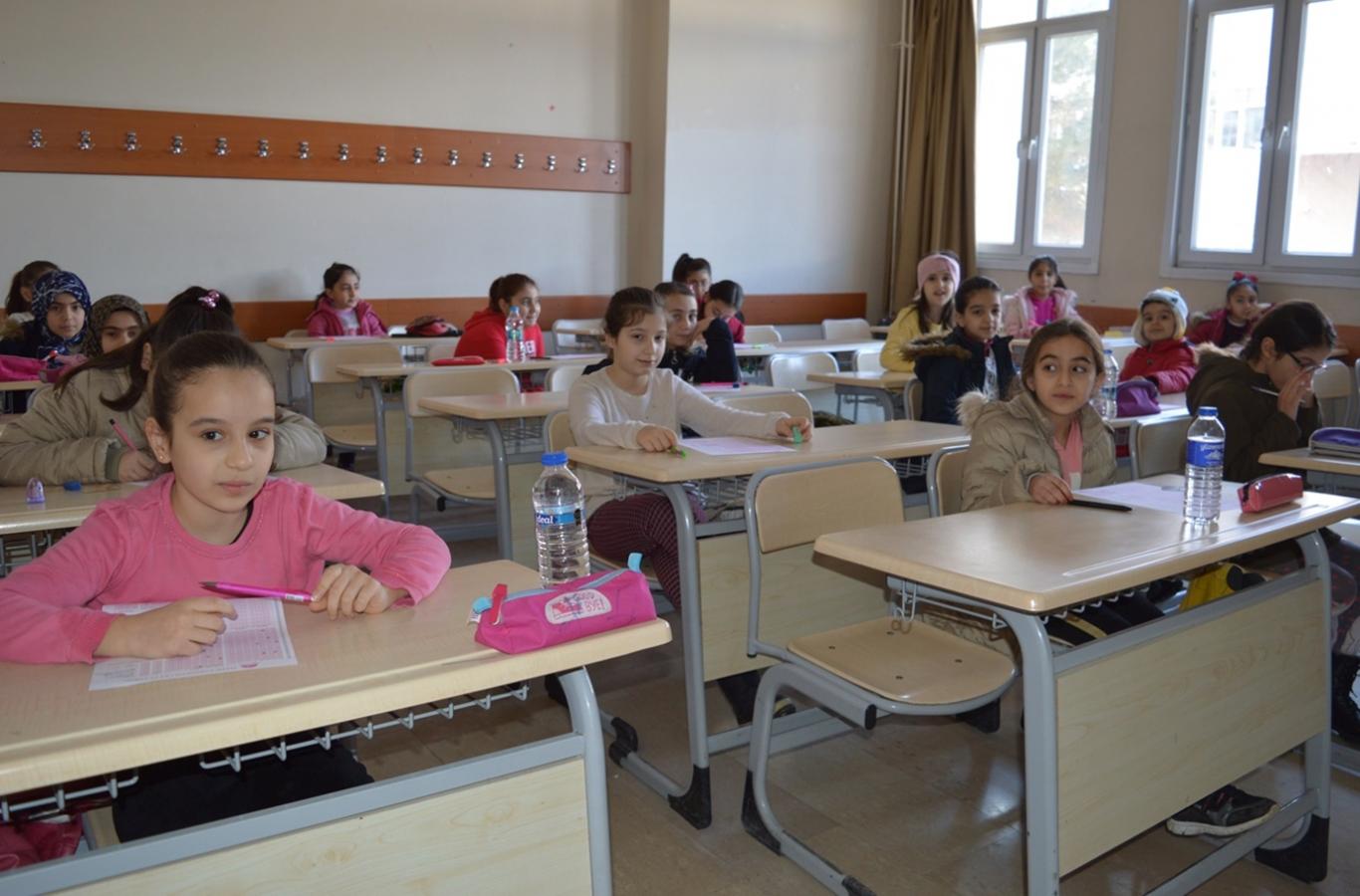 Siyer Yarışması'na ilk kez katılanların heyecanları dikkatlerden ...