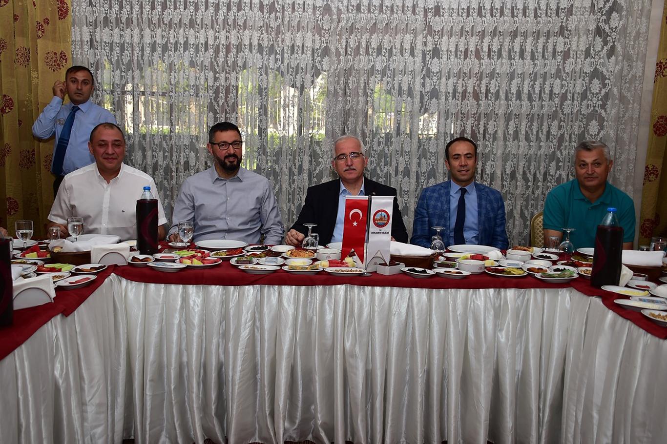 Vali Tuna turizmcilerle bir araya geldi - [İLKHA] İlke Haber Ajansı